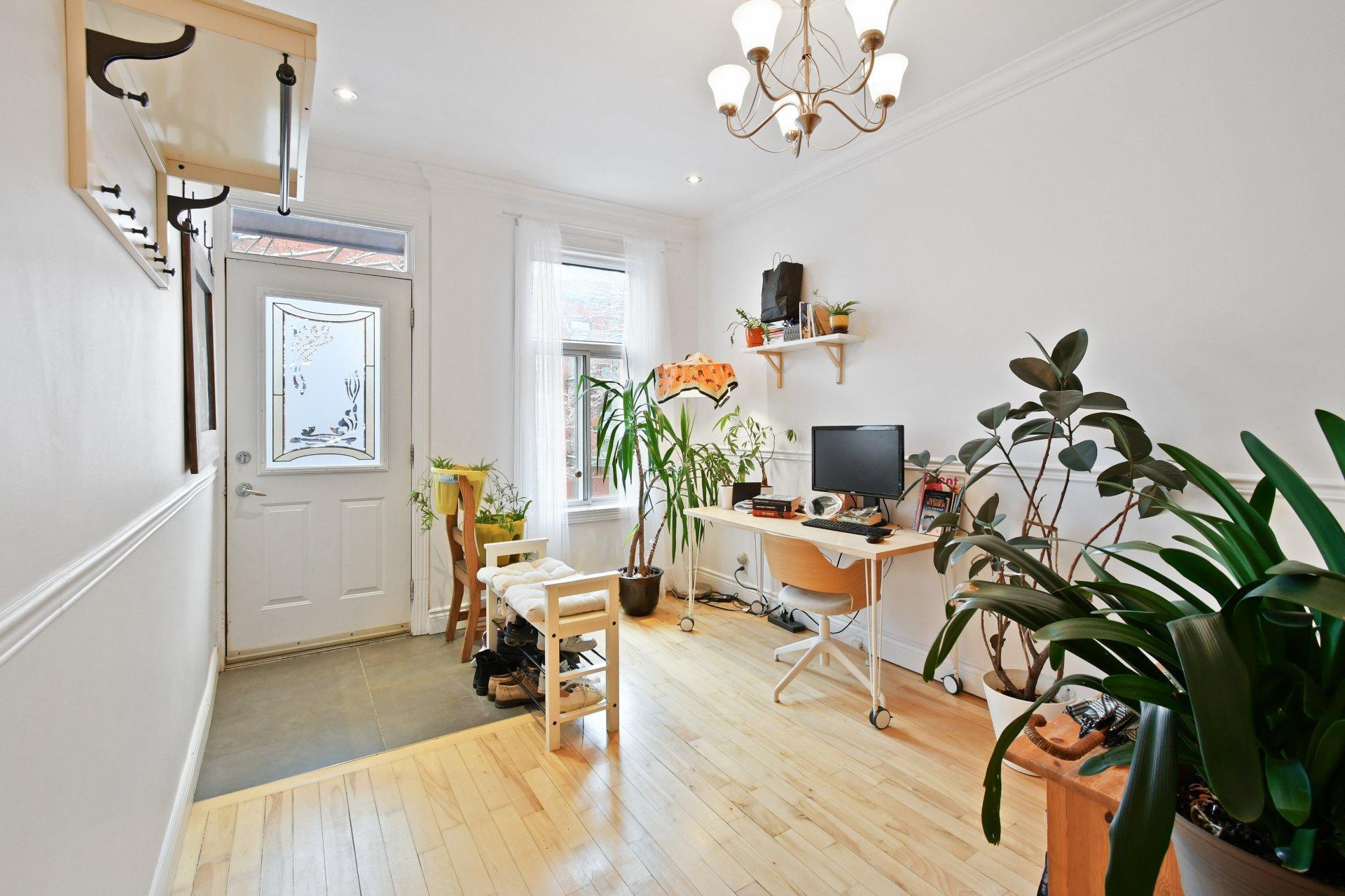 









4271

 - 4277


Rue Chambord

,
Montréal (Le Plateau-Mont-Royal),




QC
H2J3M3

