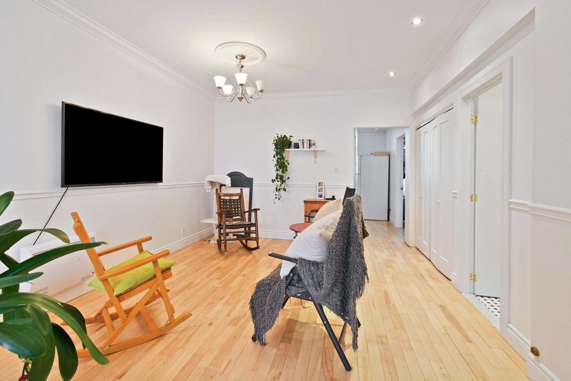 









4271

 - 4277


Rue Chambord

,
Montréal (Le Plateau-Mont-Royal),




QC
H2J3M3

