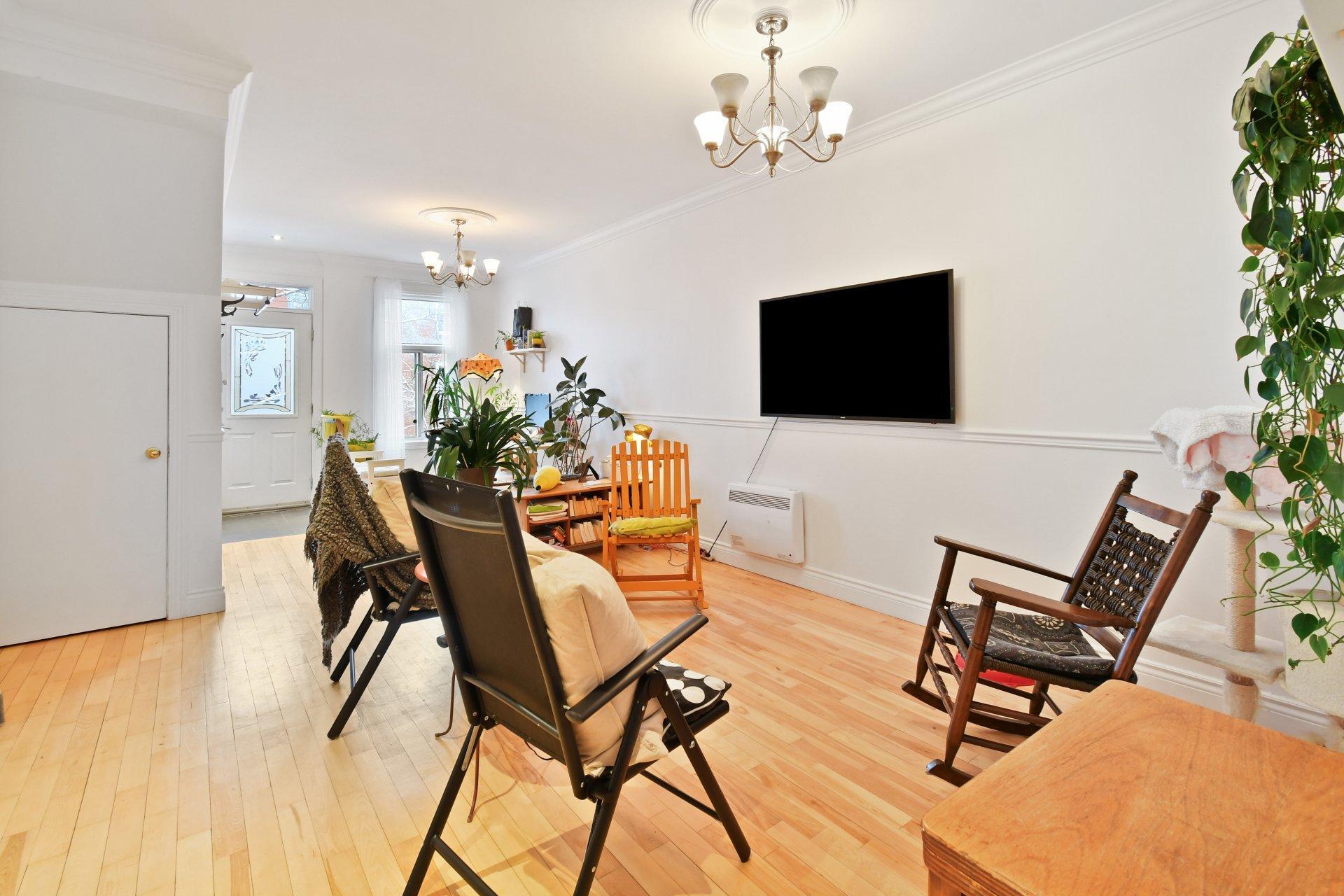 









4271

 - 4277


Rue Chambord

,
Montréal (Le Plateau-Mont-Royal),




QC
H2J3M3

