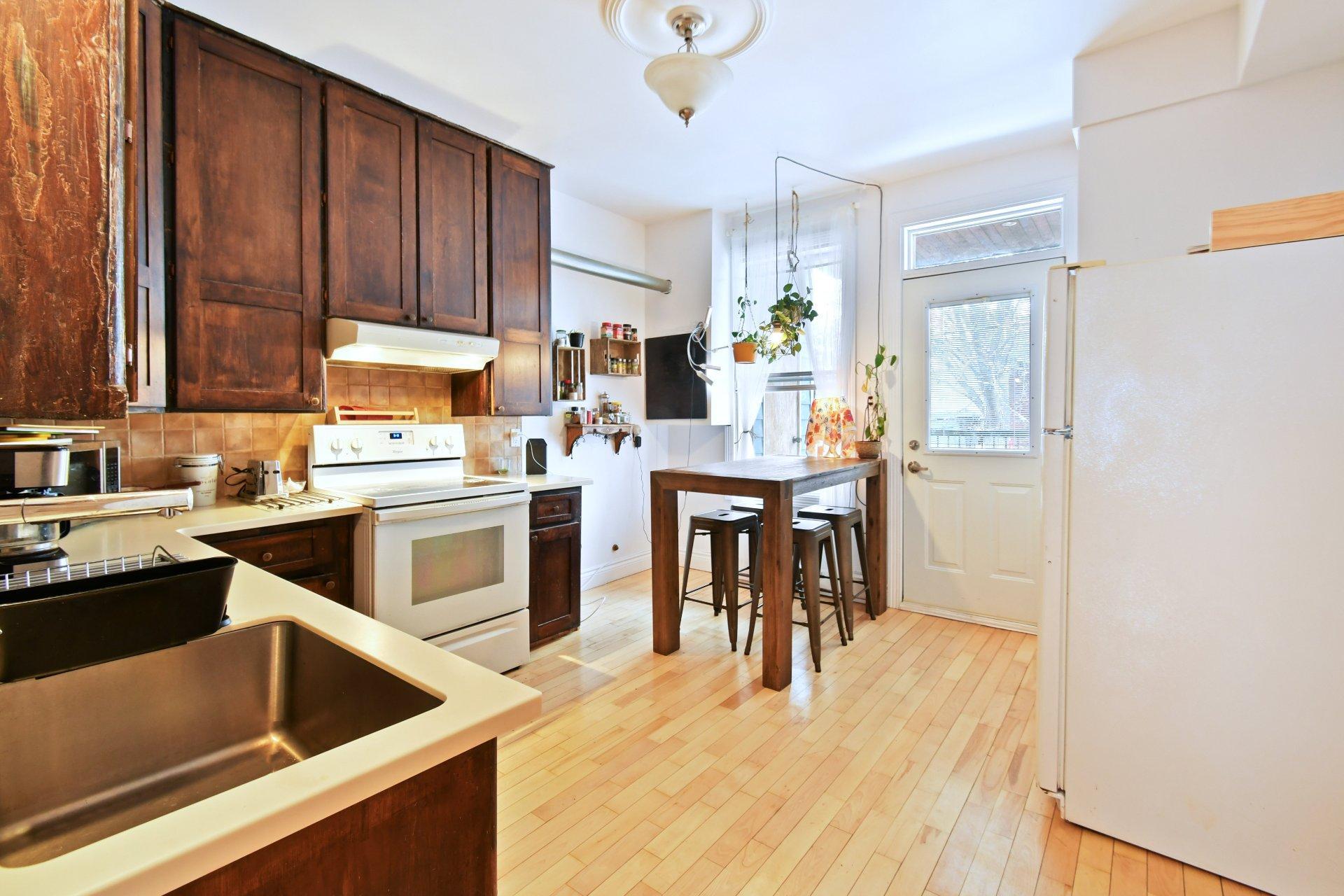 









4271

 - 4277


Rue Chambord

,
Montréal (Le Plateau-Mont-Royal),




QC
H2J3M3

