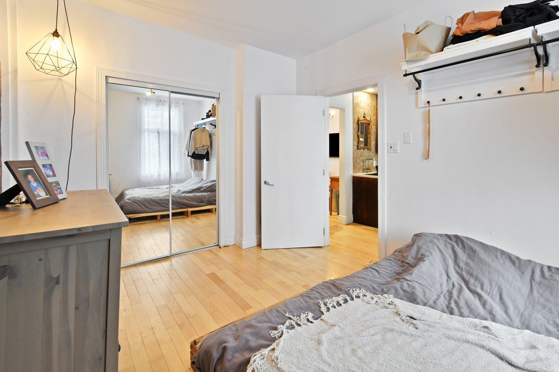 









4271

 - 4277


Rue Chambord

,
Montréal (Le Plateau-Mont-Royal),




QC
H2J3M3

