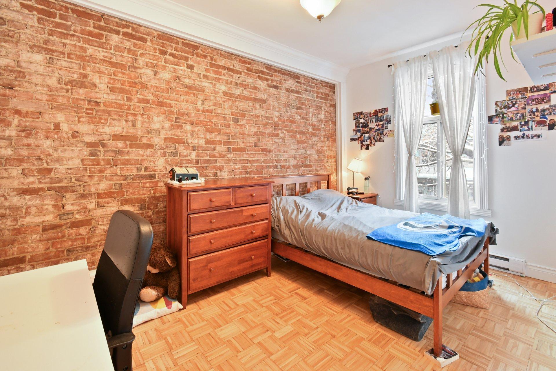 









4271

 - 4277


Rue Chambord

,
Montréal (Le Plateau-Mont-Royal),




QC
H2J3M3

