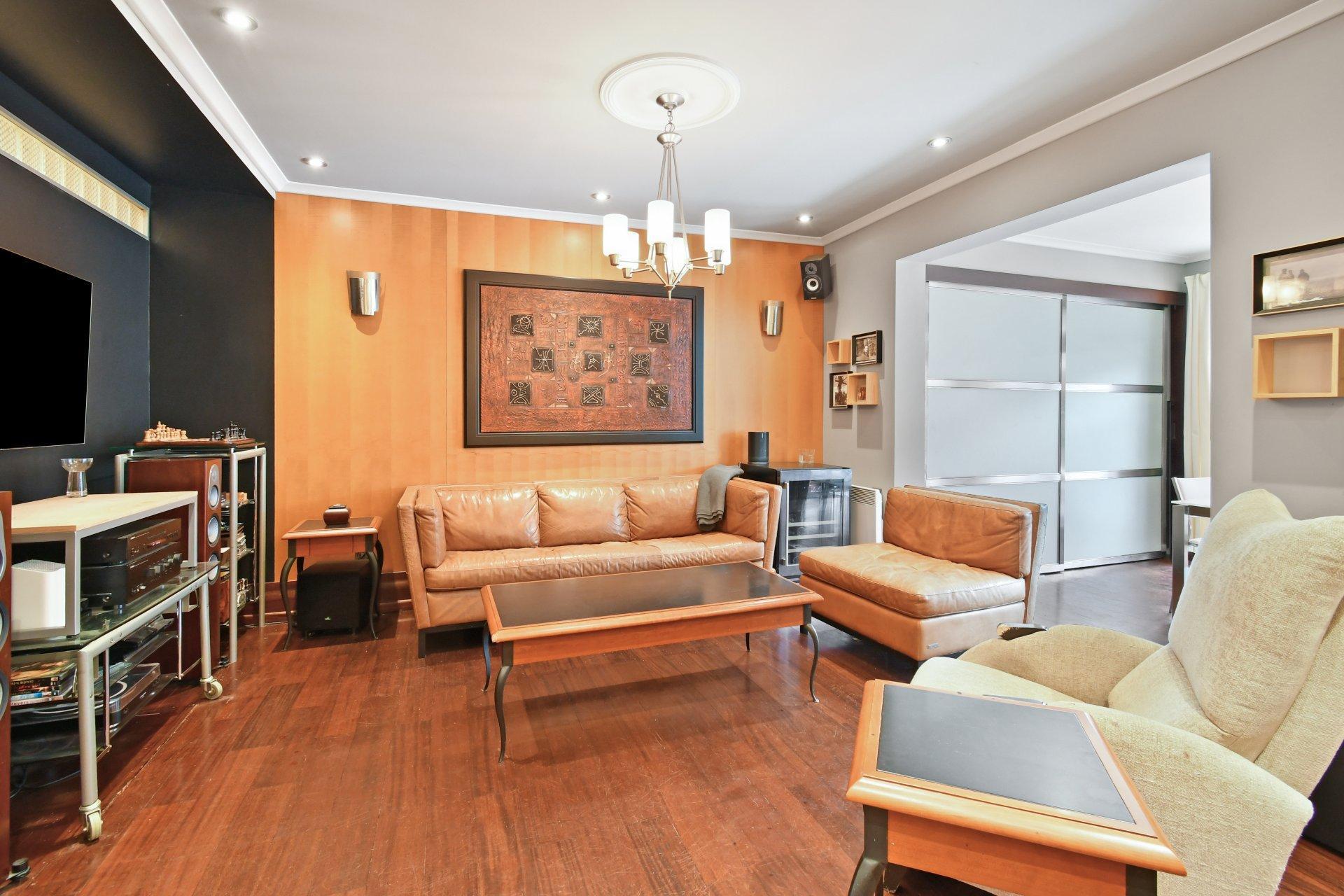 









4271

 - 4277


Rue Chambord

,
Montréal (Le Plateau-Mont-Royal),




QC
H2J3M3

