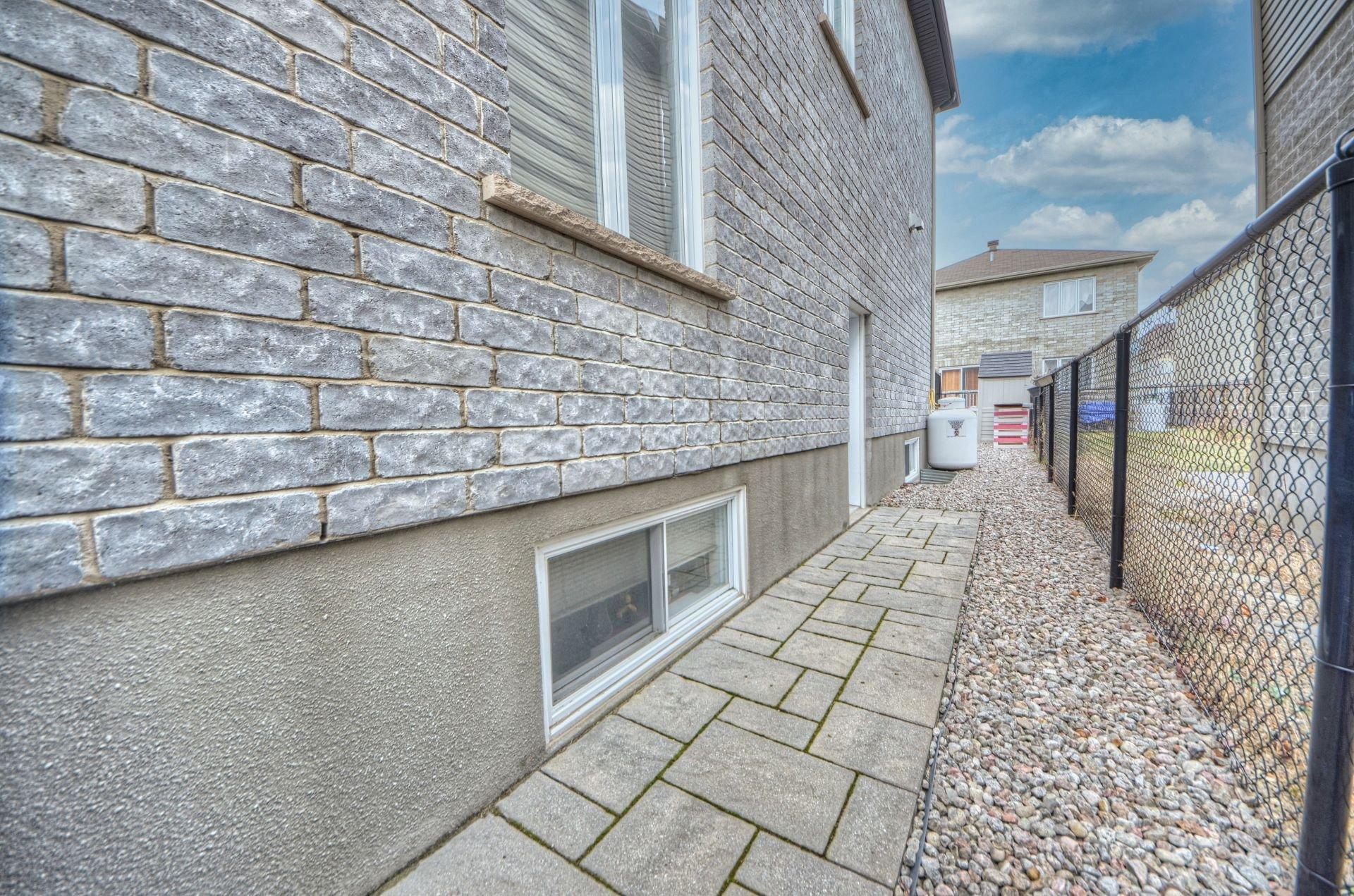 









6095


Rue Corneille

,
Brossard,




QC
J4Z0K2

