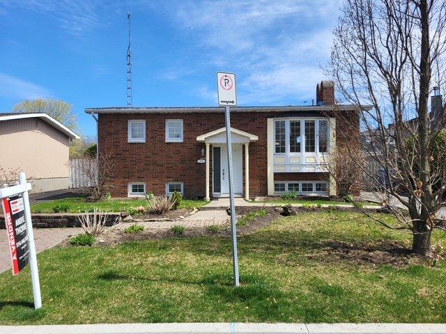 









345


Rue Gravel

,
Sainte-Catherine,




QC
J5C1M3

