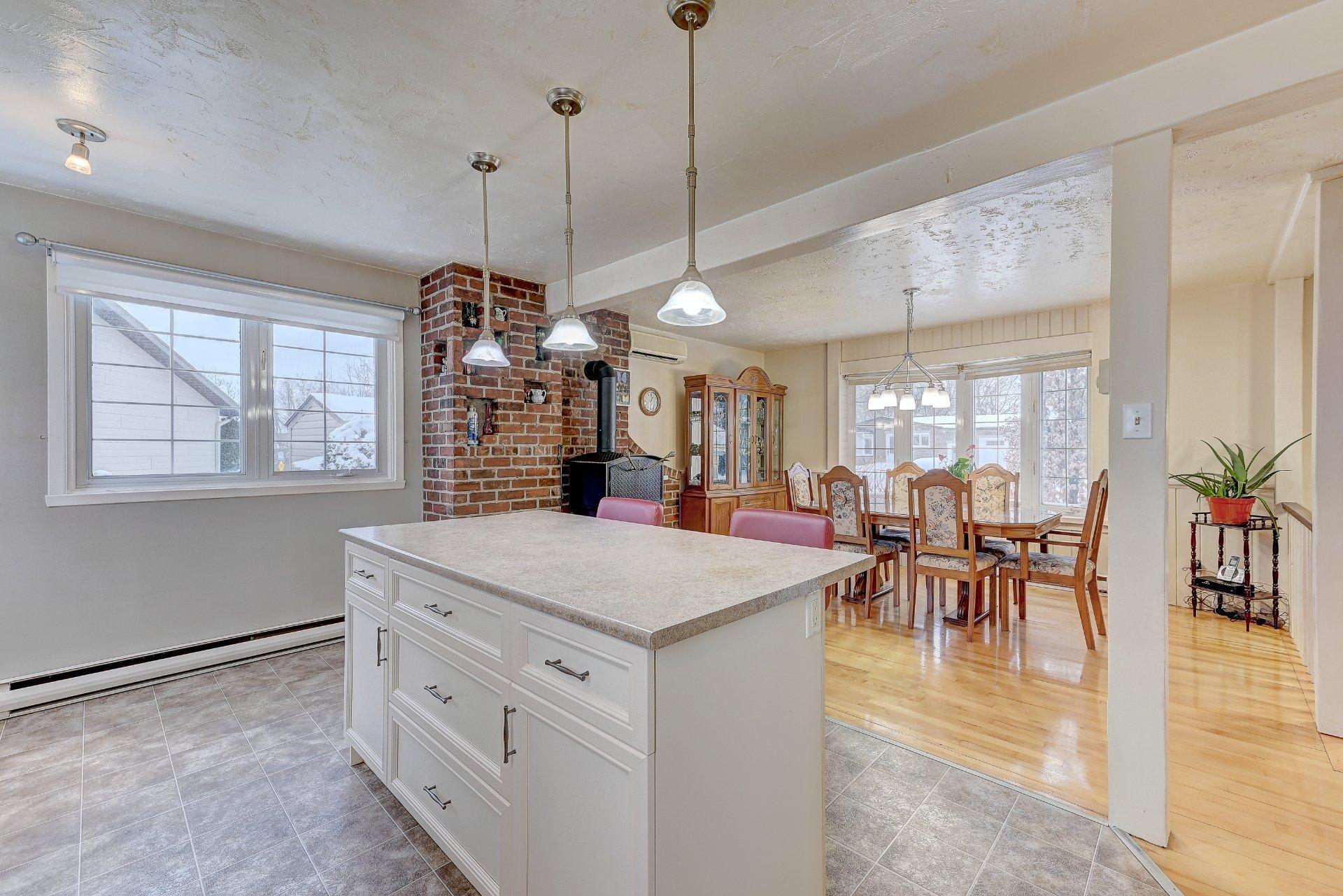 









345


Rue Gravel

,
Sainte-Catherine,




QC
J5C1M3

