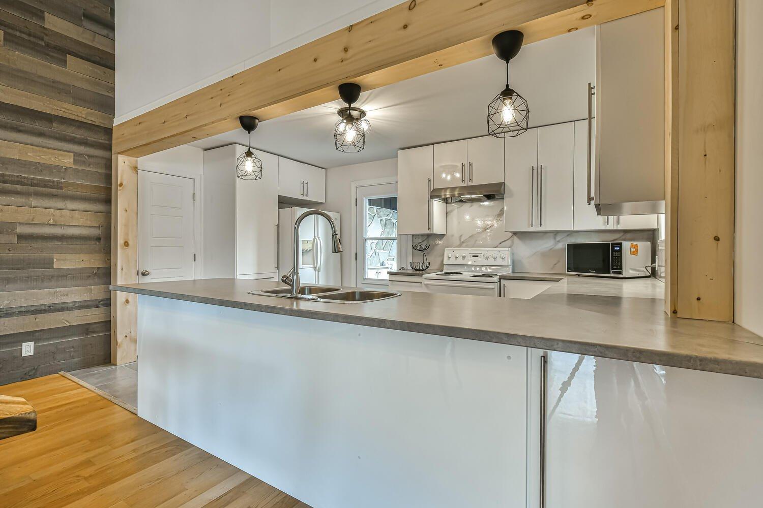









2659Z

 - 2661Z


Ch. du Village

,
Saint-Adolphe-d'Howard,




QC
J0T2B0

