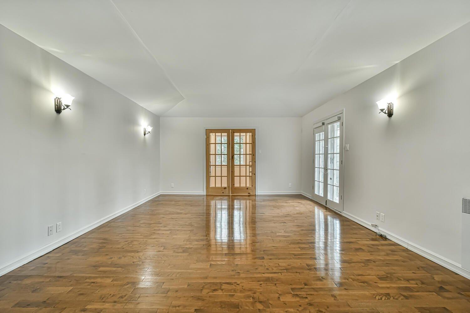 









2659Z

 - 2661Z


Ch. du Village

,
Saint-Adolphe-d'Howard,




QC
J0T2B0

