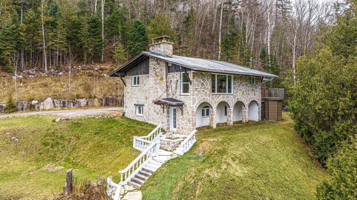 









2659Z

 - 2661Z


Ch. du Village

,
Saint-Adolphe-d'Howard,




QC
J0T2B0

