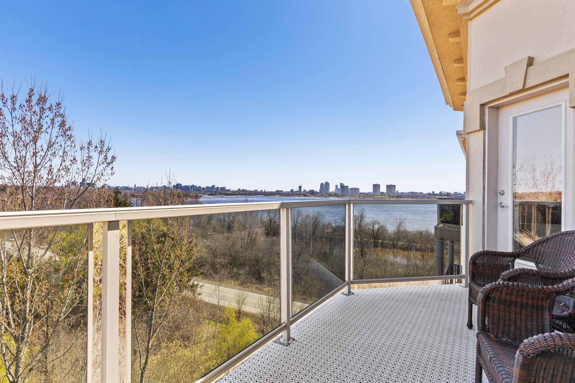 









156


Boul. de Lucerne

, 604,
Gatineau (Hull),




QC
J9A3W1

