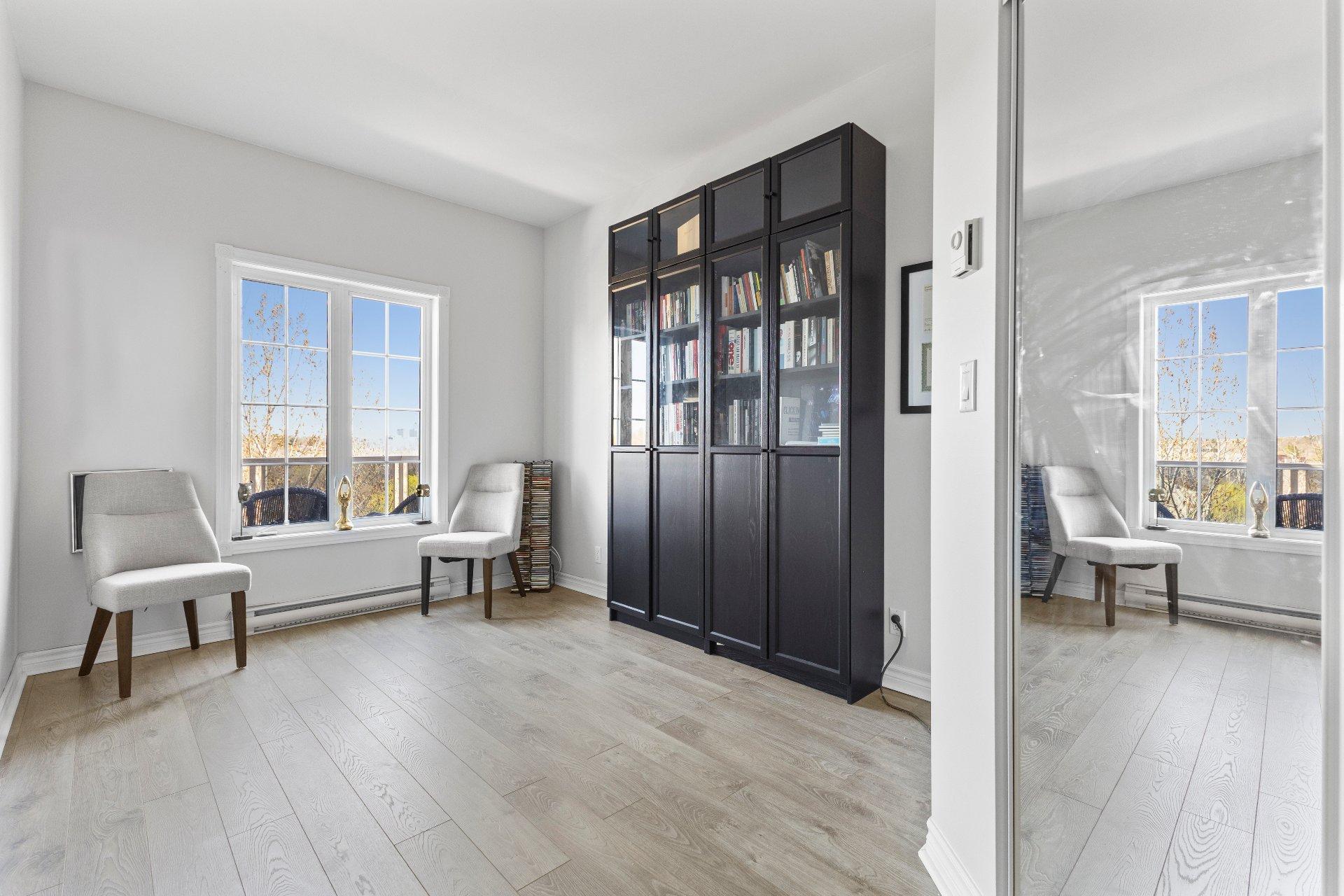 









156


Boul. de Lucerne

, 604,
Gatineau (Hull),




QC
J9A3W1

