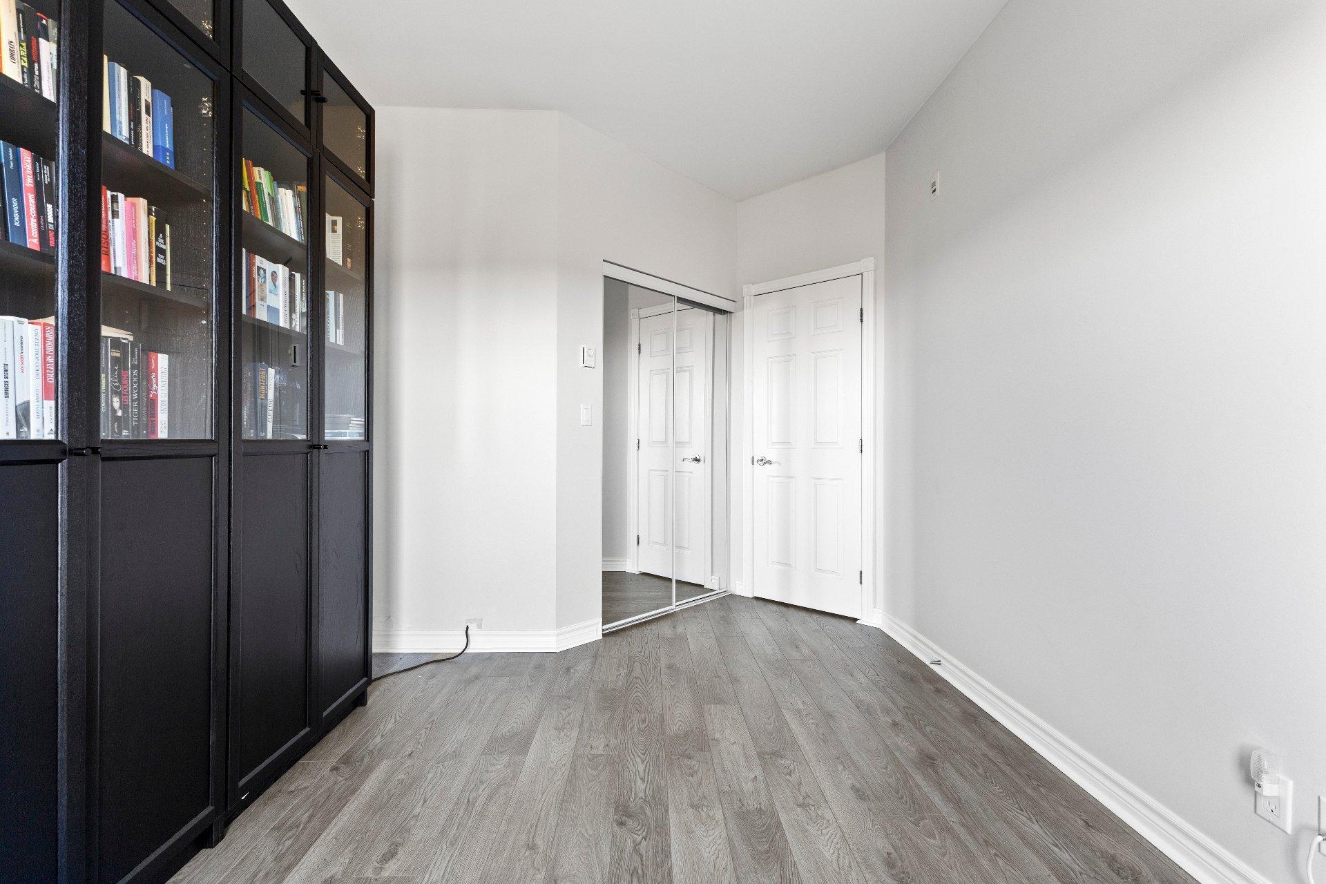 









156


Boul. de Lucerne

, 604,
Gatineau (Hull),




QC
J9A3W1

