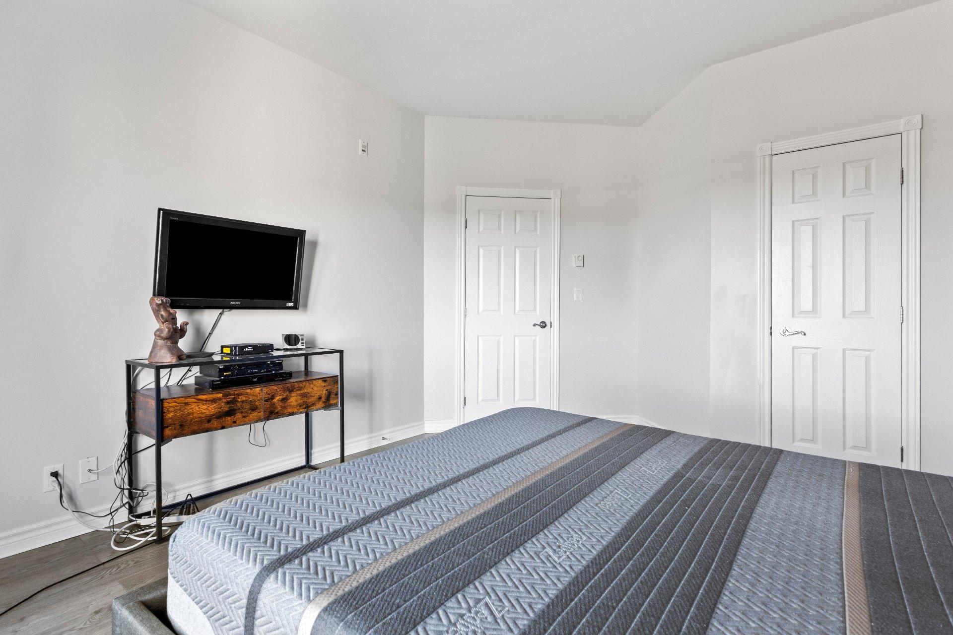 









156


Boul. de Lucerne

, 604,
Gatineau (Hull),




QC
J9A3W1

