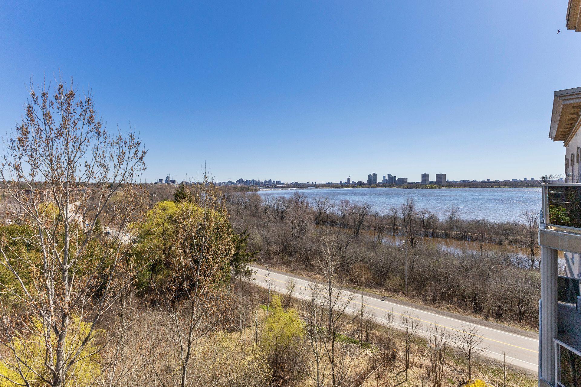 









156


Boul. de Lucerne

, 604,
Gatineau (Hull),




QC
J9A3W1

