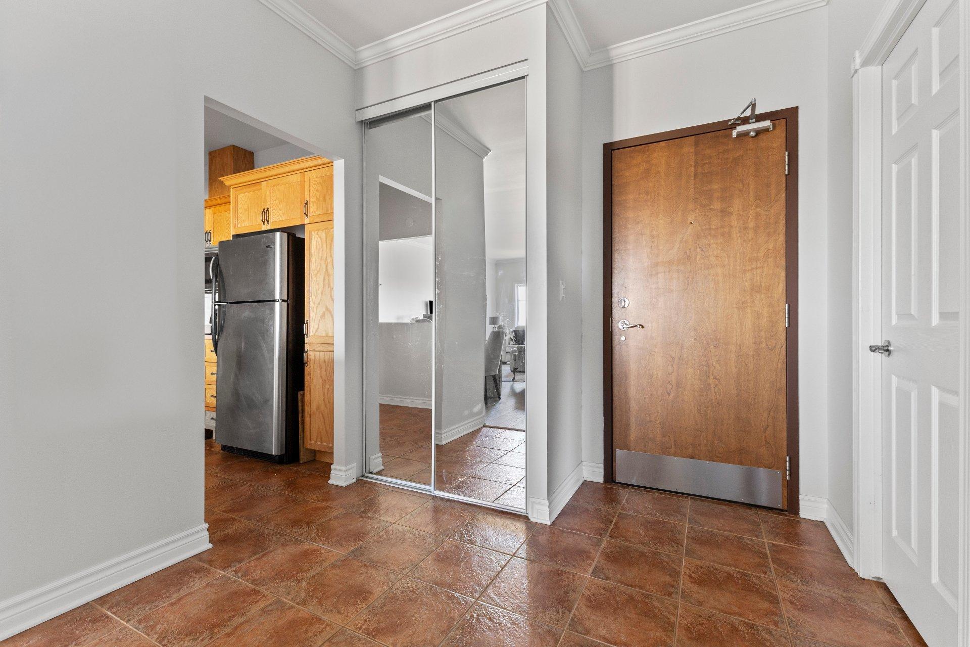 









156


Boul. de Lucerne

, 604,
Gatineau (Hull),




QC
J9A3W1

