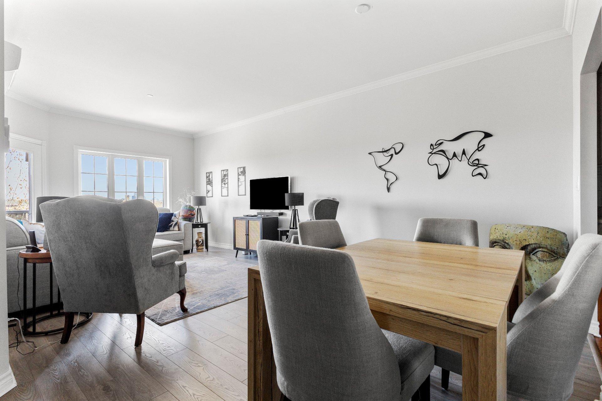 









156


Boul. de Lucerne

, 604,
Gatineau (Hull),




QC
J9A3W1

