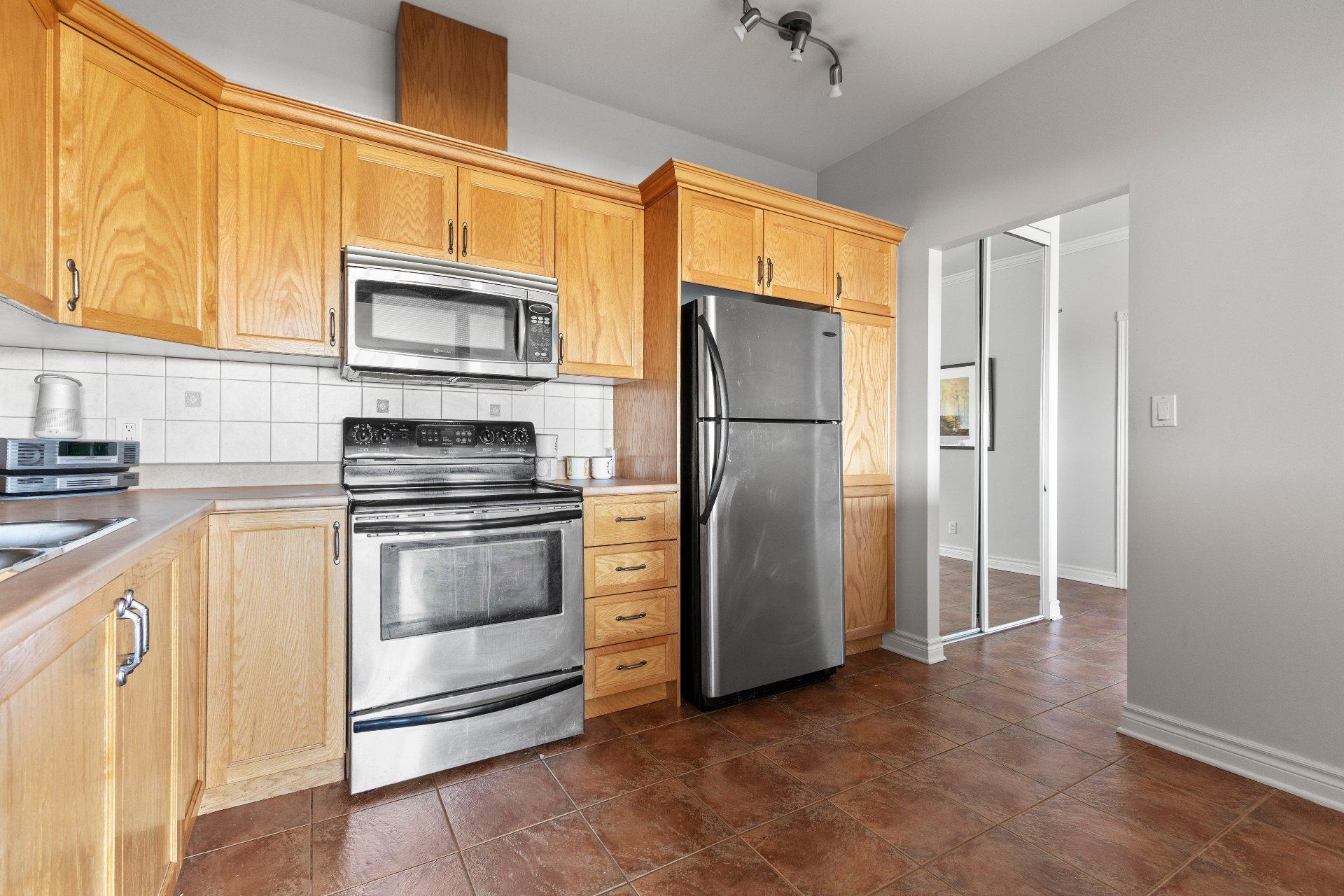 









156


Boul. de Lucerne

, 604,
Gatineau (Hull),




QC
J9A3W1

