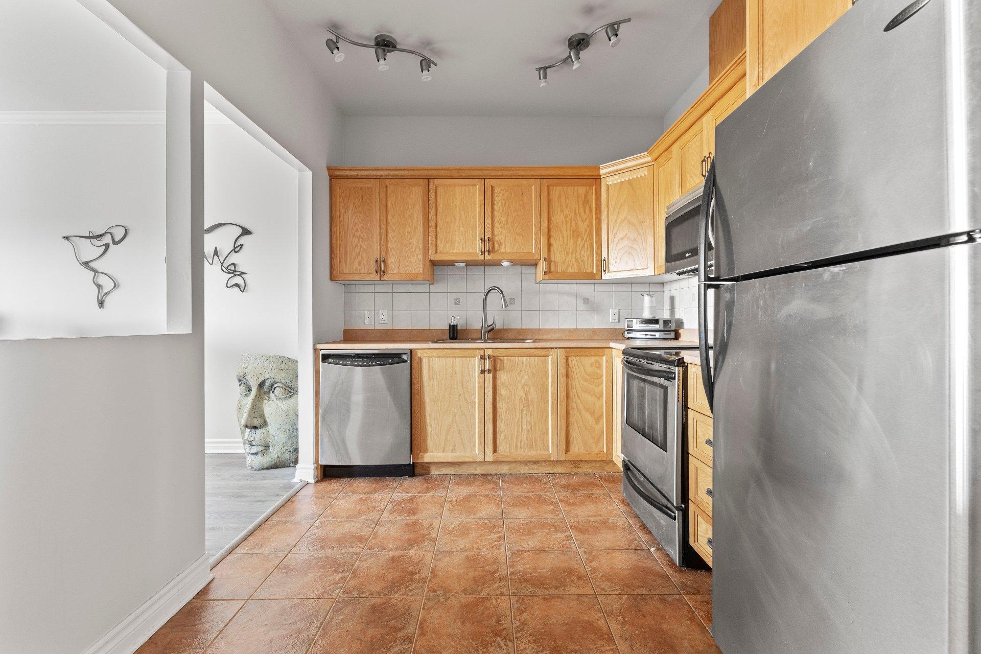 









156


Boul. de Lucerne

, 604,
Gatineau (Hull),




QC
J9A3W1

