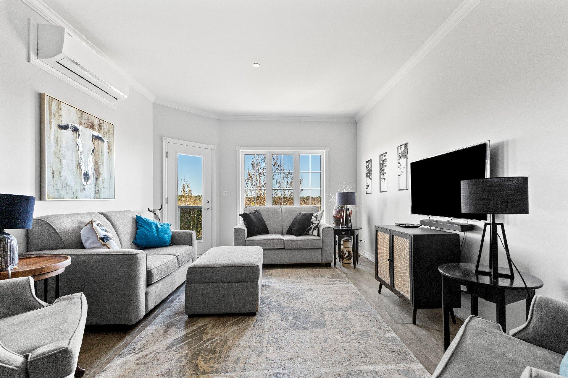 









156


Boul. de Lucerne

, 604,
Gatineau (Hull),




QC
J9A3W1

