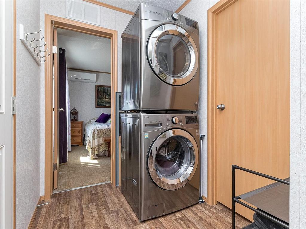 









1


Honey

Dr,
Nanaimo,




BC
V9R 5N1

