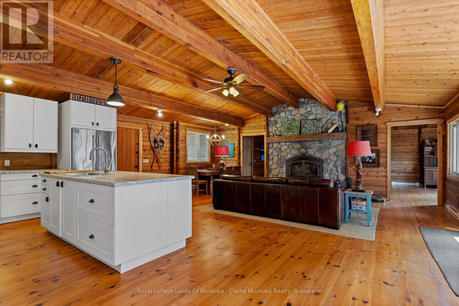 












215 CRANE LAKE WATER

,
The Archipelago (Archipelago South),




Ontario
P2A0B7

