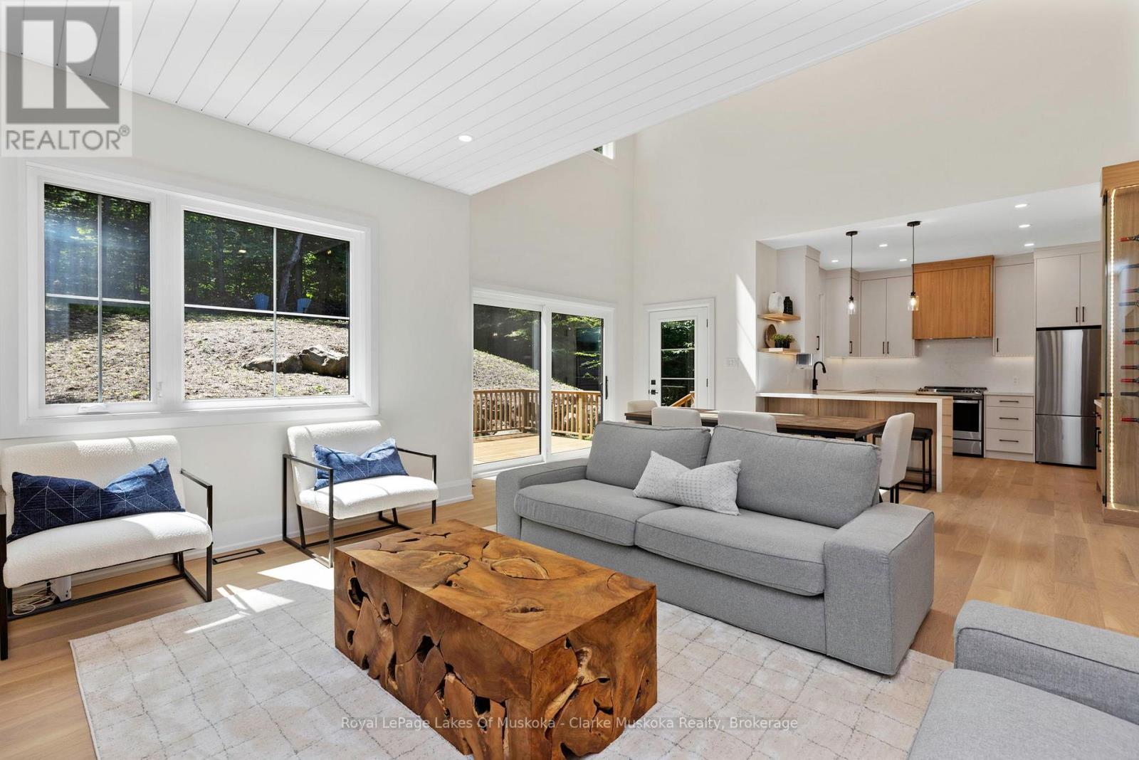 












19 TODHOLM DRIVE

,
Muskoka Lakes (Medora),




Ontario
P0B1J0

