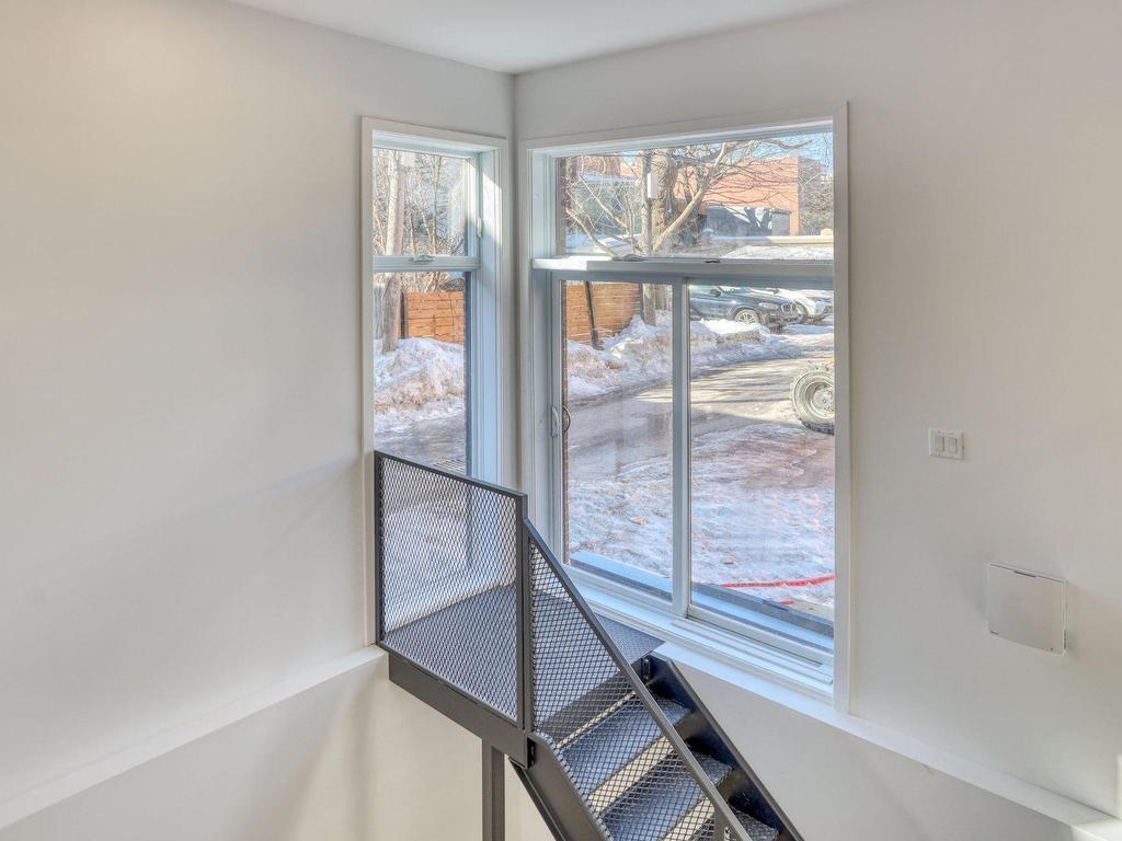 









383


Rue St-Zotique E.

, 1,
Montréal (Rosemont/La Petite-Patrie),




QC
H2S1C8

