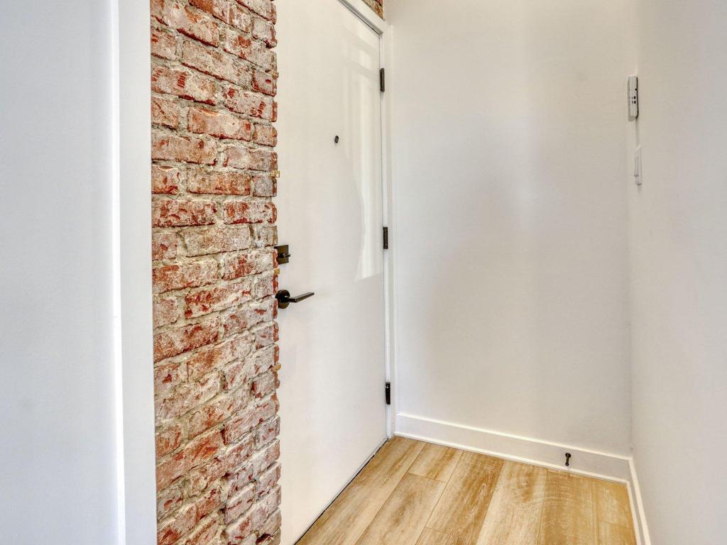 









383


Rue St-Zotique E.

, 1,
Montréal (Rosemont/La Petite-Patrie),




QC
H2S1C8

