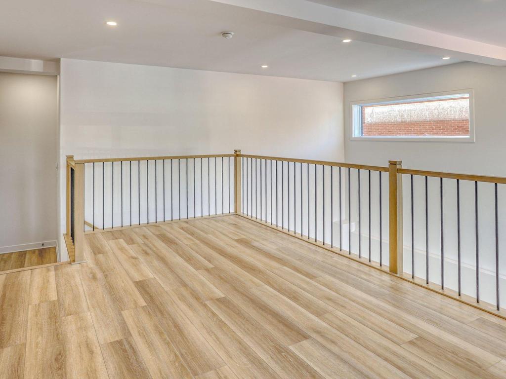 









383


Rue St-Zotique E.

, 1,
Montréal (Rosemont/La Petite-Patrie),




QC
H2S1C8

