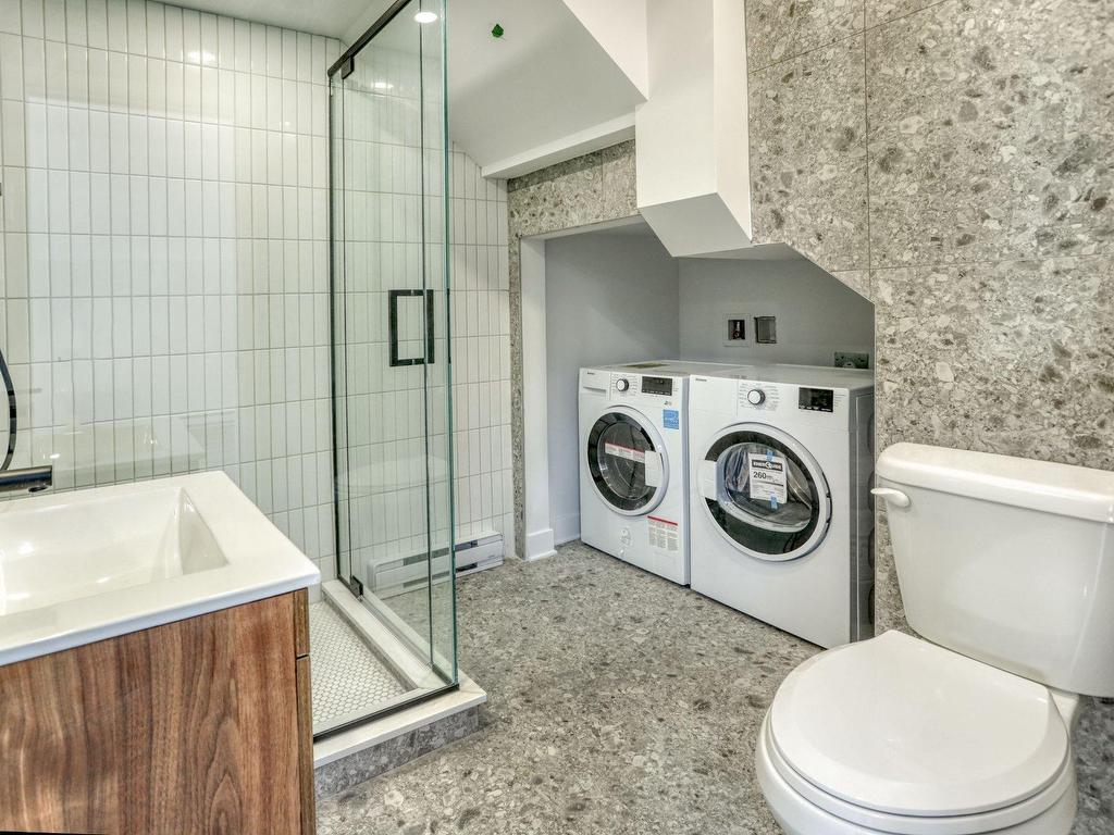 









383


Rue St-Zotique E.

, 1,
Montréal (Rosemont/La Petite-Patrie),




QC
H2S1C8


