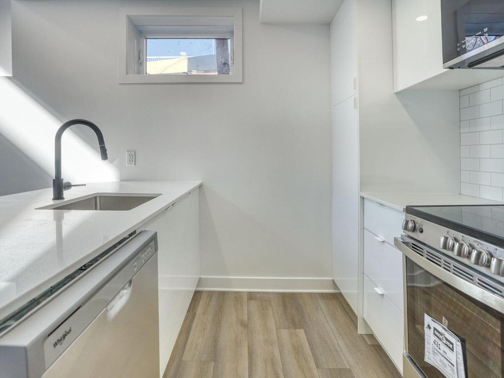 









383


Rue St-Zotique E.

, 1,
Montréal (Rosemont/La Petite-Patrie),




QC
H2S1C8

