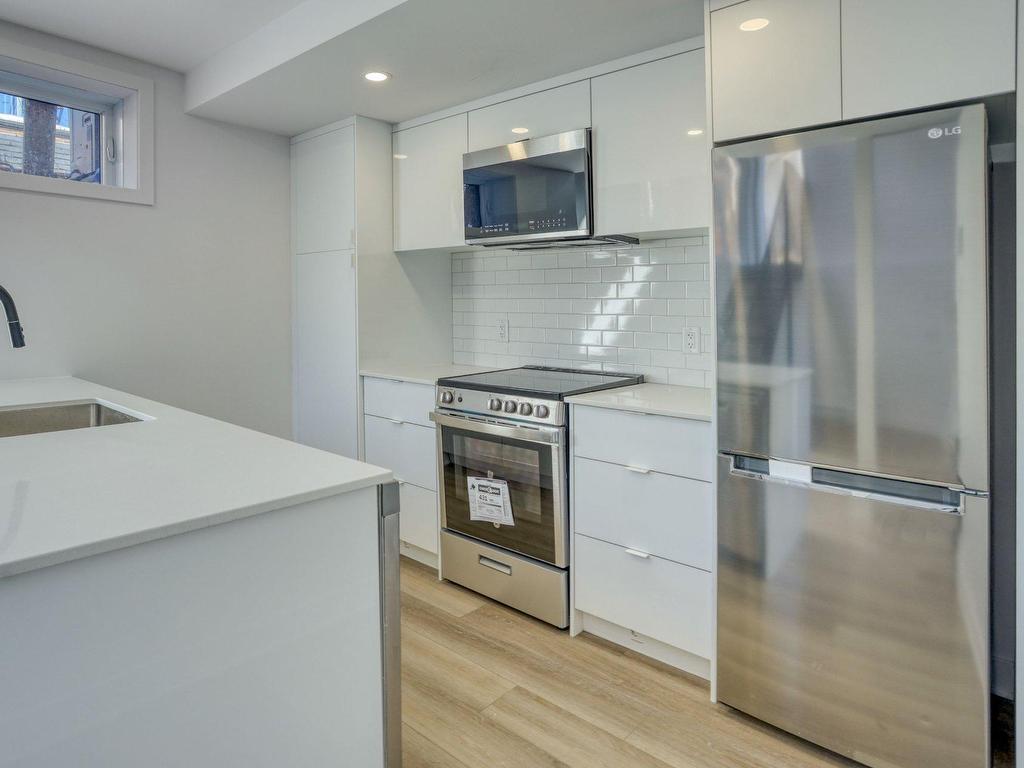 









383


Rue St-Zotique E.

, 1,
Montréal (Rosemont/La Petite-Patrie),




QC
H2S1C8

