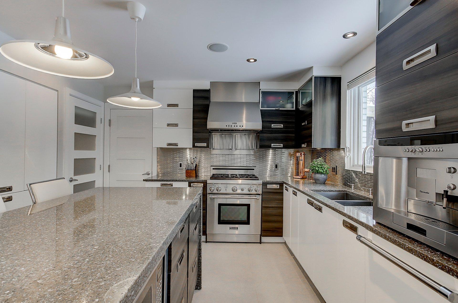 









475


Rue Beaumont E.

,
Saint-Bruno-de-Montarville,




QC
J3V2R2

