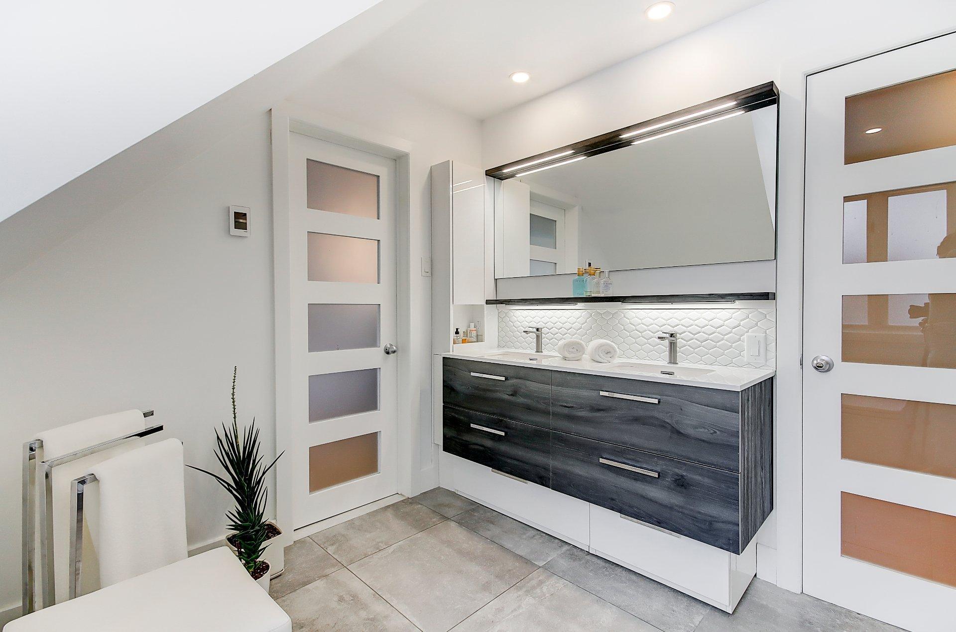 









475


Rue Beaumont E.

,
Saint-Bruno-de-Montarville,




QC
J3V2R2

