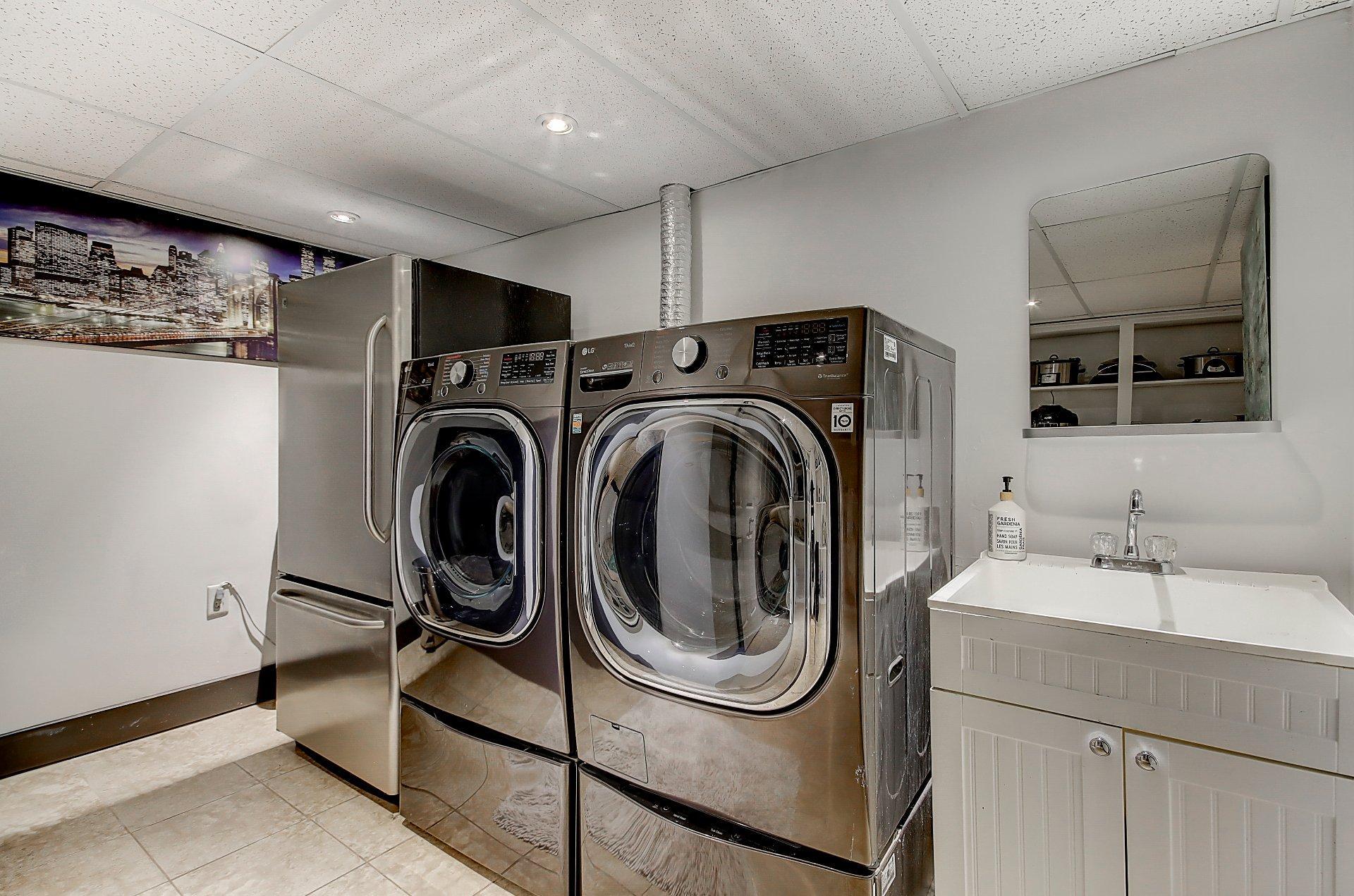 









475


Rue Beaumont E.

,
Saint-Bruno-de-Montarville,




QC
J3V2R2

