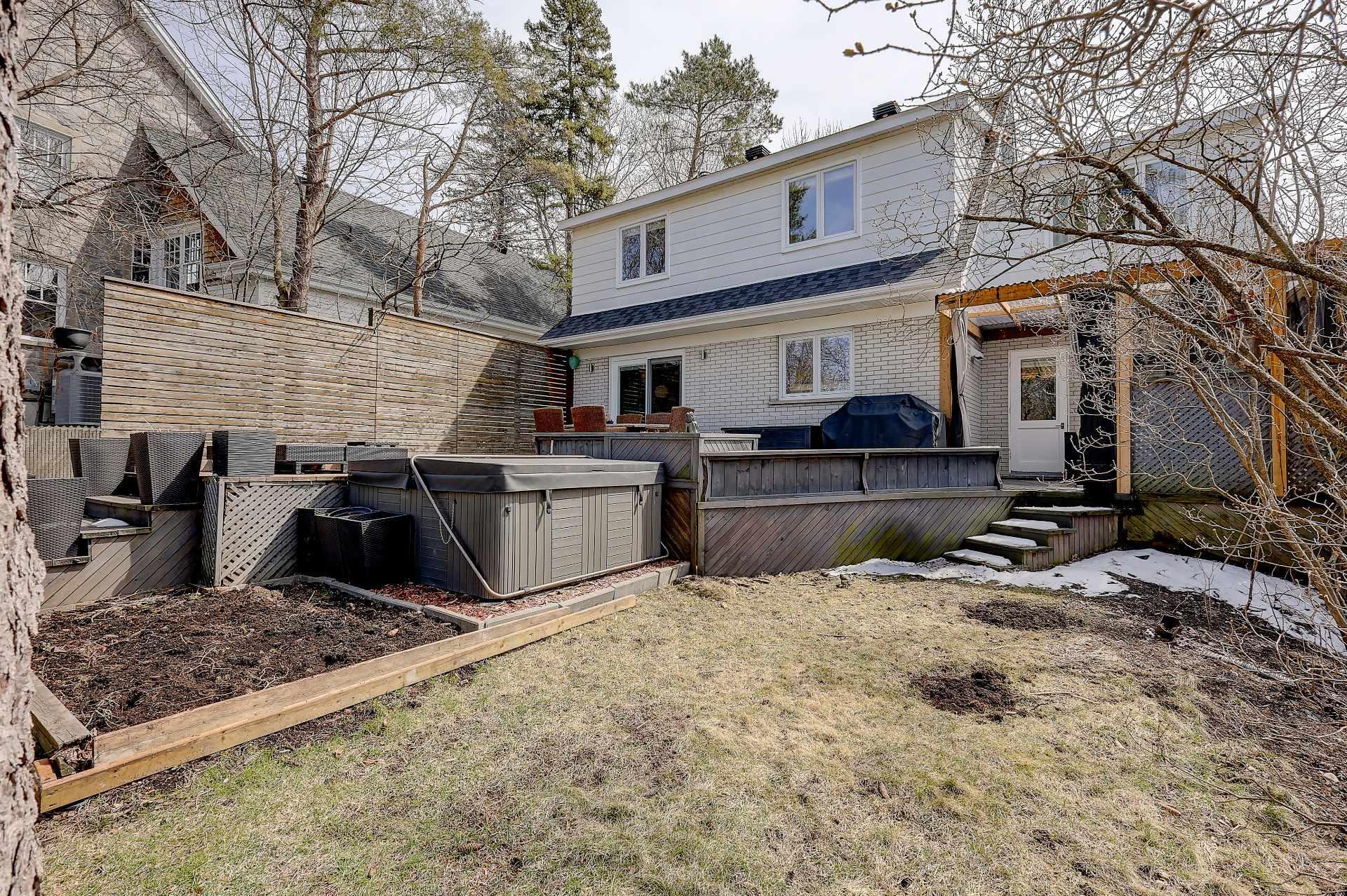 









475


Rue Beaumont E.

,
Saint-Bruno-de-Montarville,




QC
J3V2R2

