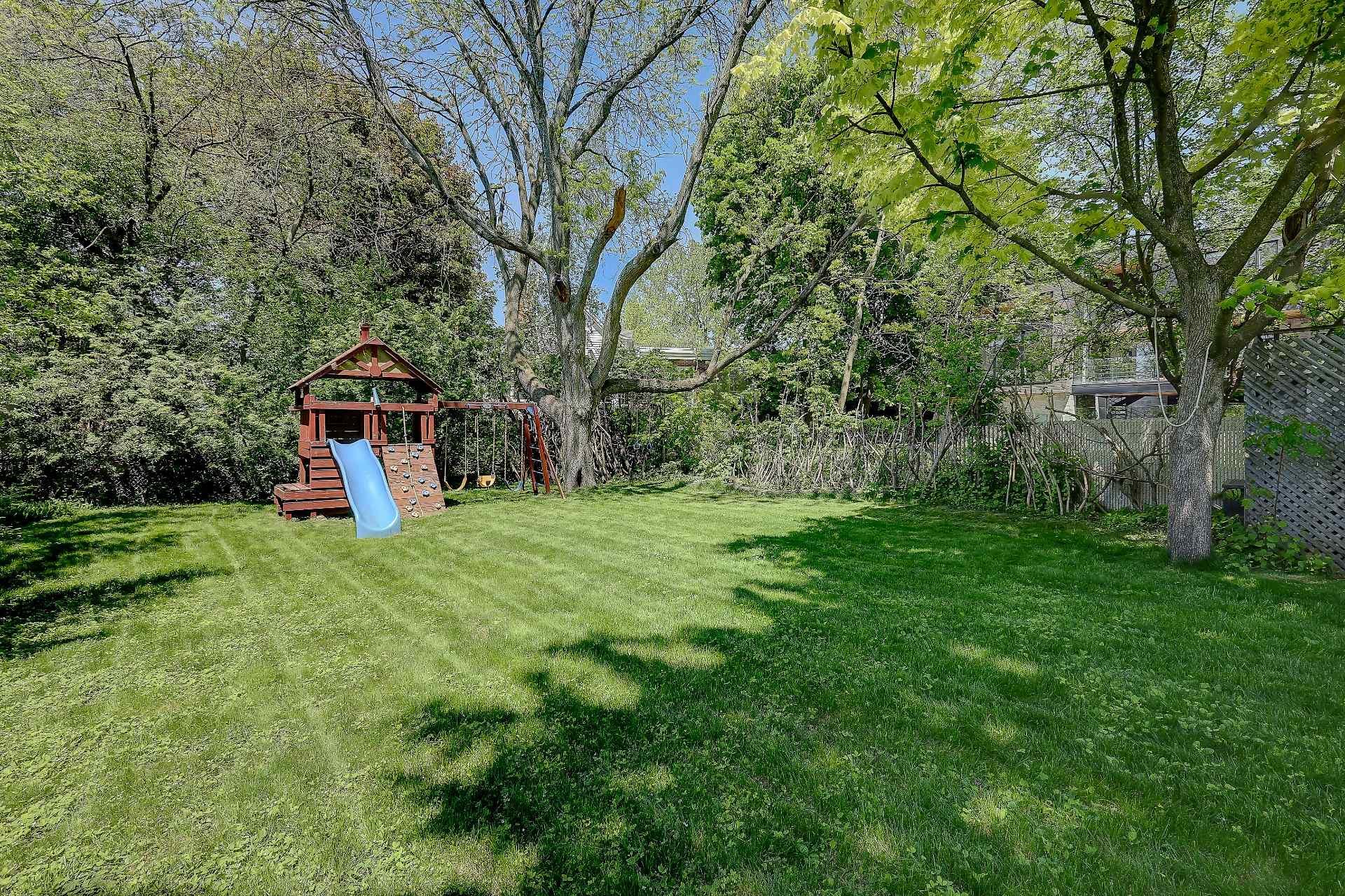 









475


Rue Beaumont E.

,
Saint-Bruno-de-Montarville,




QC
J3V2R2

