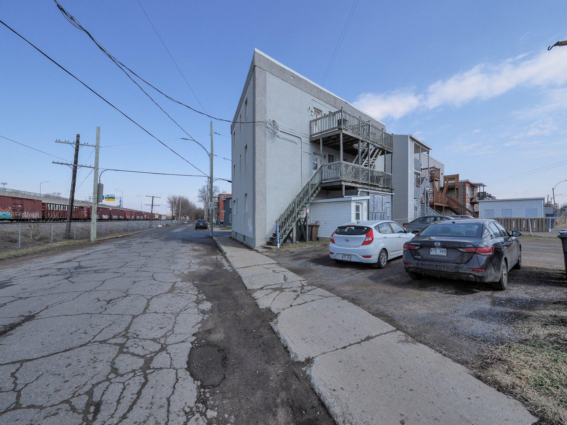 









823

 - 833


Rue Jutras

,
Trois-Rivières,




QC
G9A3H8

