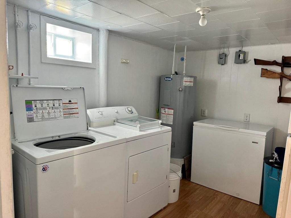 









119


Route Jacques-Cartier

,
Aguanish,




QC
G0G1R0

