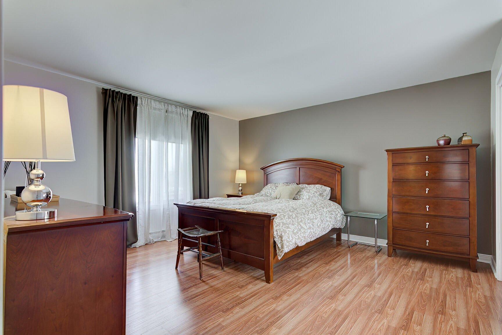 









1245


Crois. Magellan

,
Sainte-Catherine,




QC
J5C2A3

