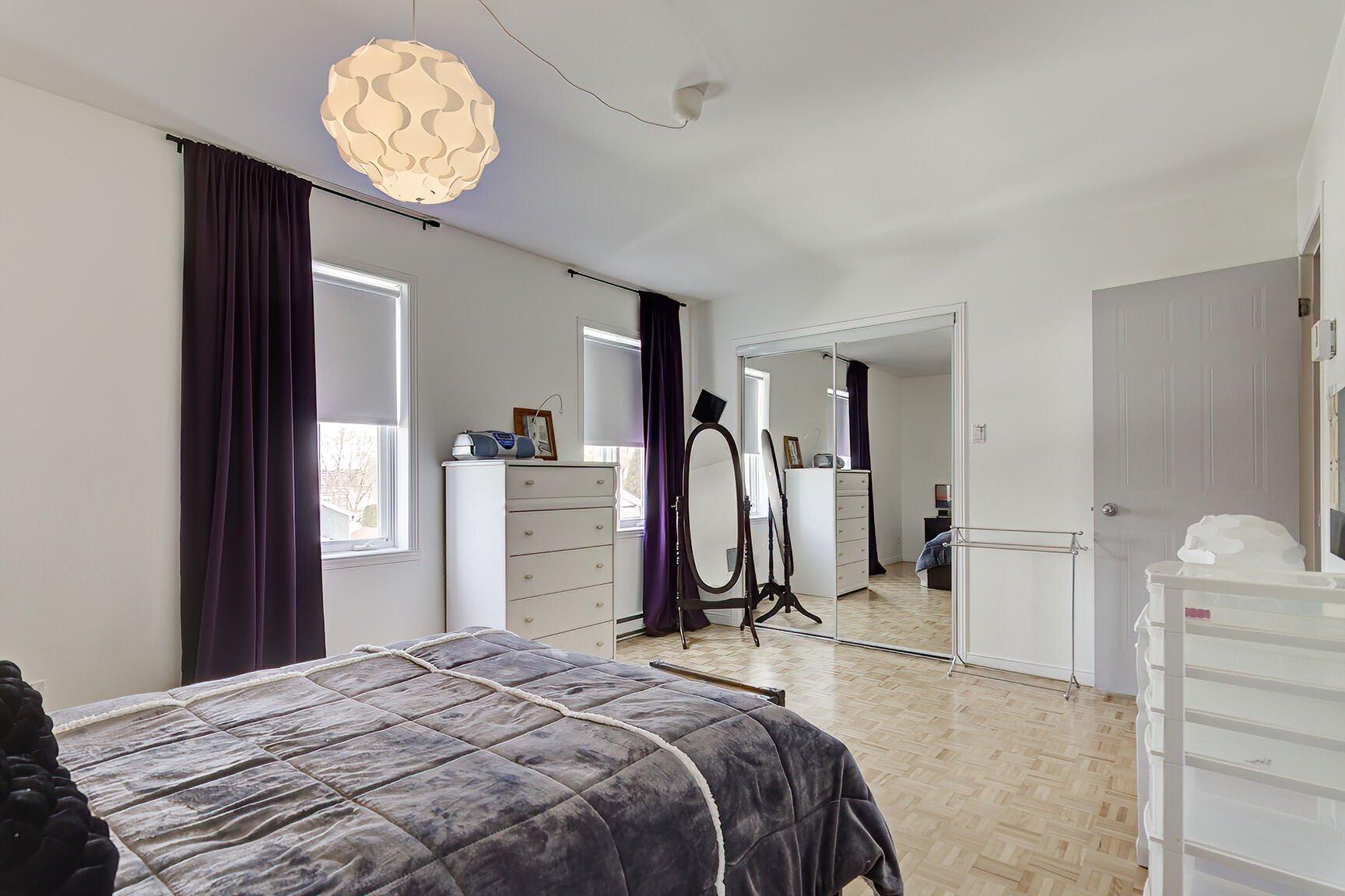 









1245


Crois. Magellan

,
Sainte-Catherine,




QC
J5C2A3

