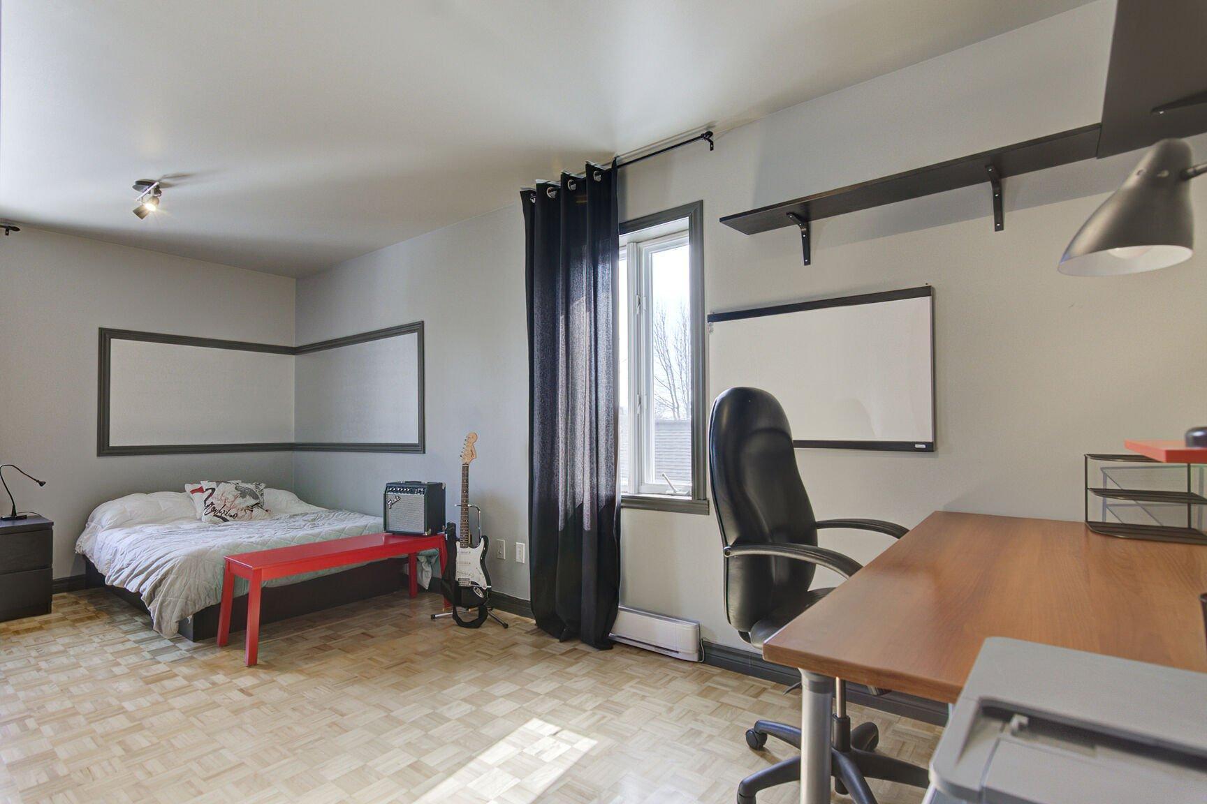 









1245


Crois. Magellan

,
Sainte-Catherine,




QC
J5C2A3


