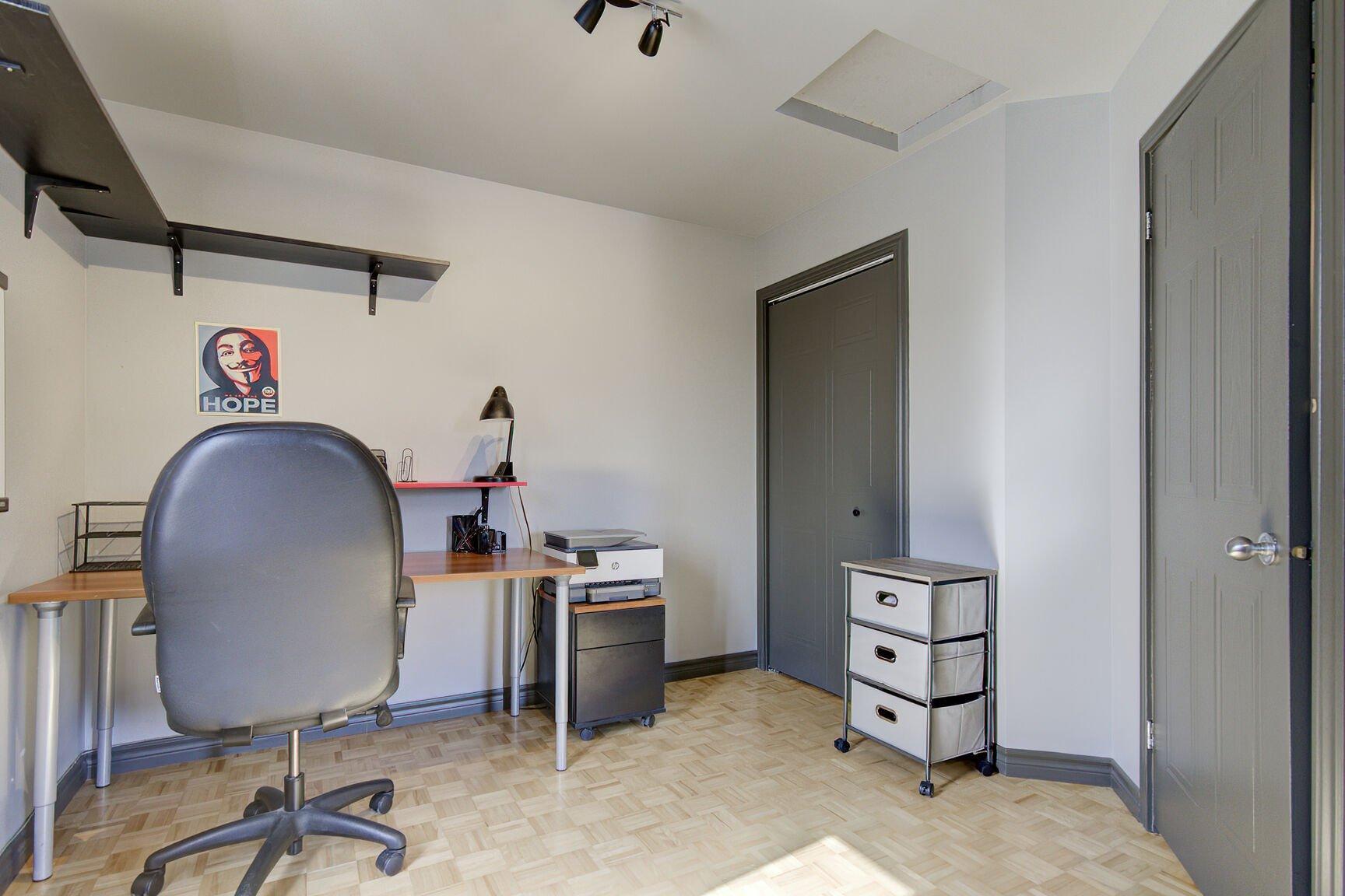 









1245


Crois. Magellan

,
Sainte-Catherine,




QC
J5C2A3

