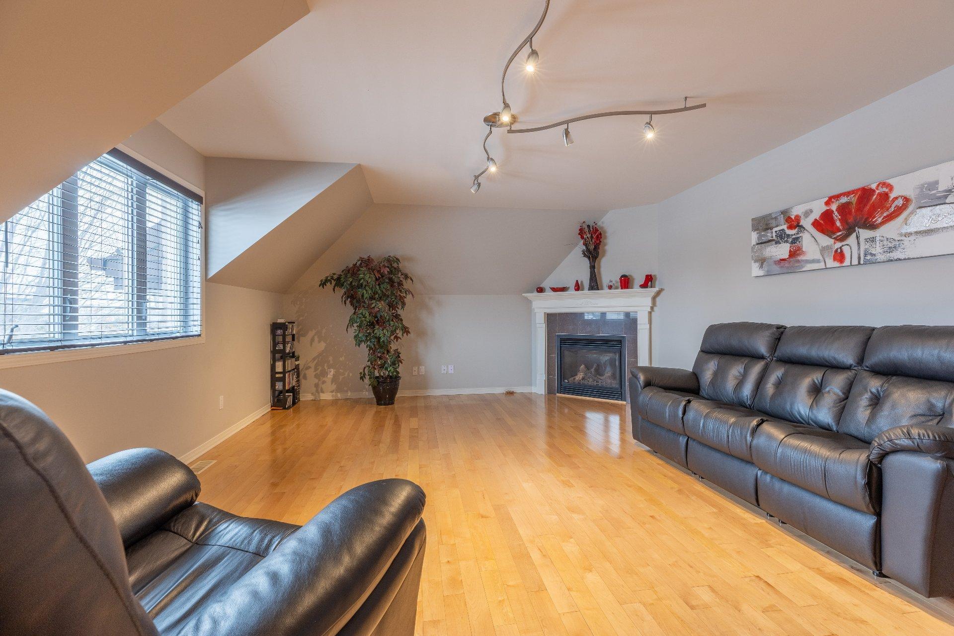









83


Rue Jean-Paul-Lemieux

,
Notre-Dame-de-l'Île-Perrot,




QC
J7W1P4

