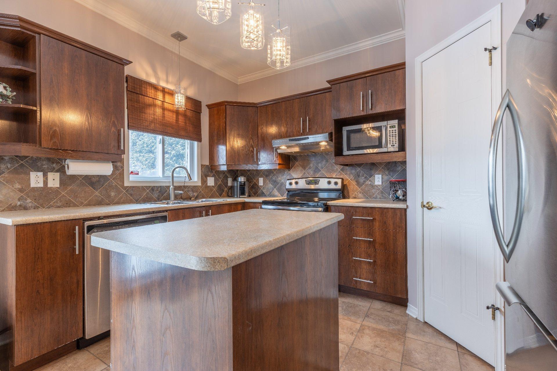 









83


Rue Jean-Paul-Lemieux

,
Notre-Dame-de-l'Île-Perrot,




QC
J7W1P4

