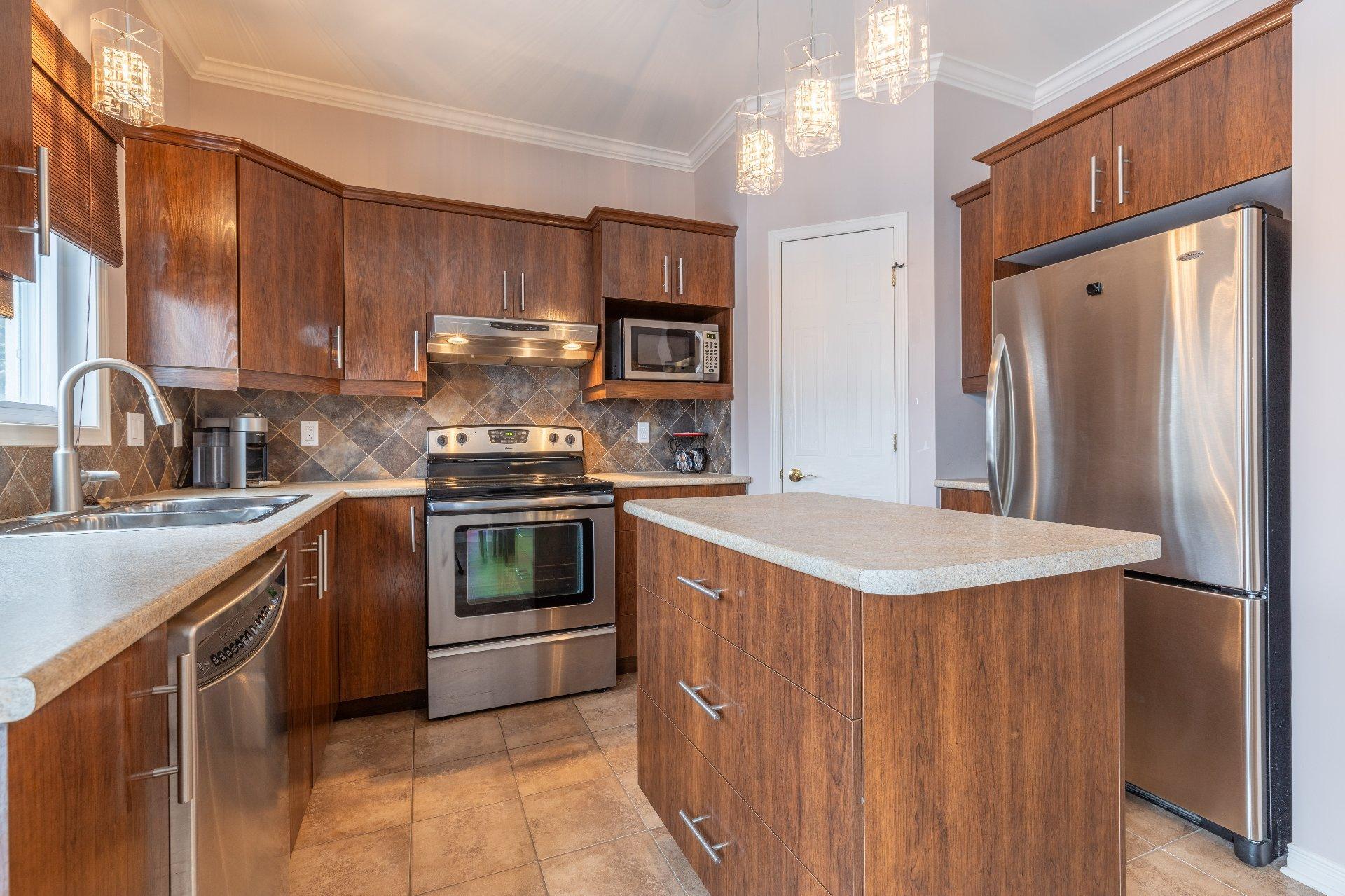 









83


Rue Jean-Paul-Lemieux

,
Notre-Dame-de-l'Île-Perrot,




QC
J7W1P4

