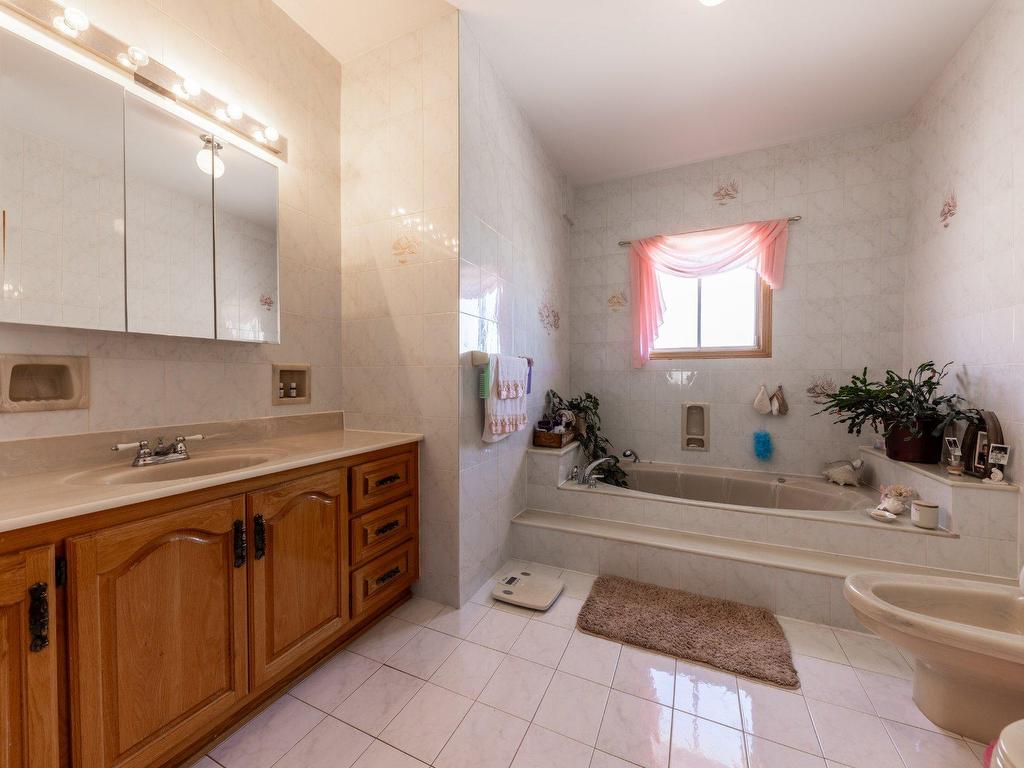 









10480


Boul. Gouin E.

,
Montréal (Rivière-des-Prairies/Pointe-aux-Trembles),




QC
H1C1B1

