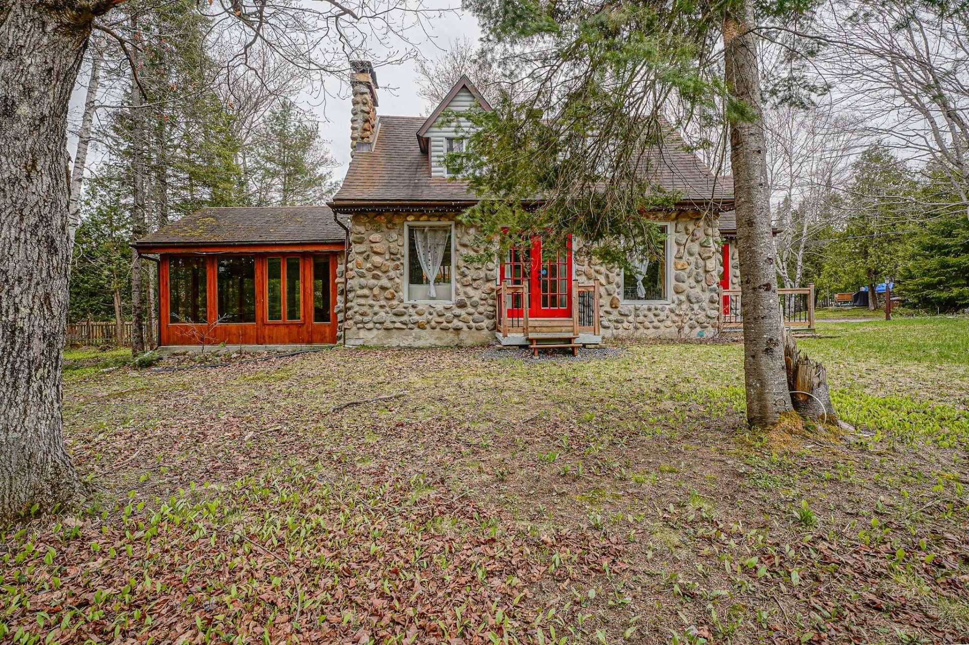 









2180


Av. du Mont-Vert

,
Val-David,




QC
J0T2N0

