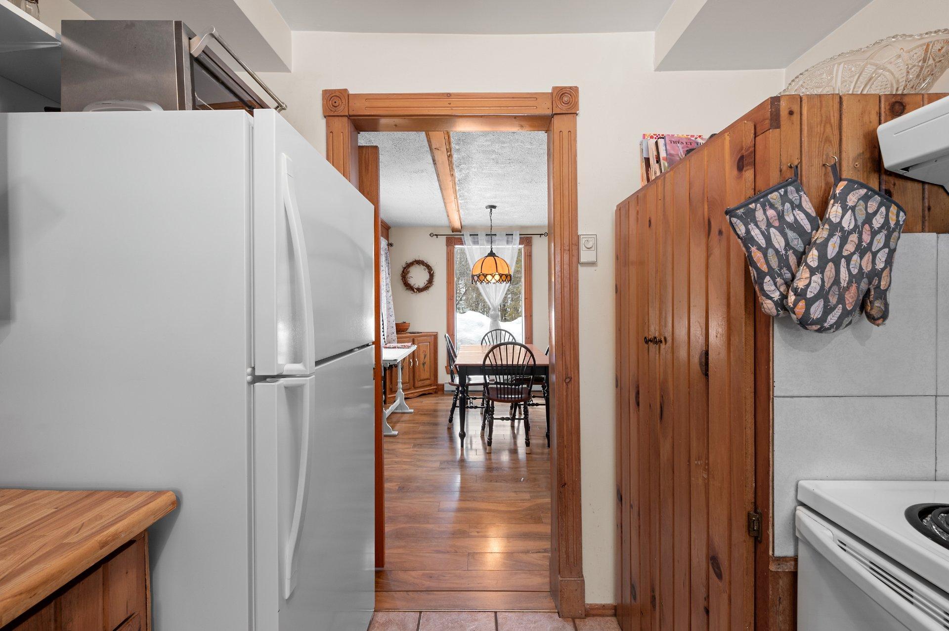 









2180


Av. du Mont-Vert

,
Val-David,




QC
J0T2N0

