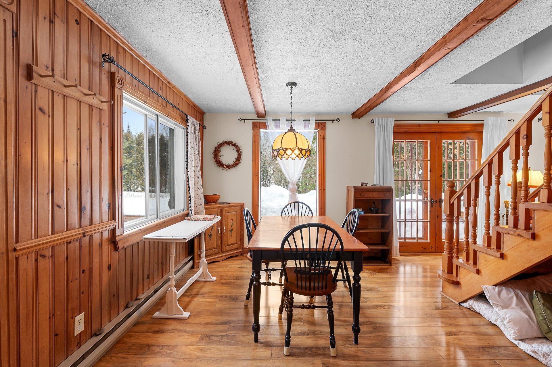 









2180


Av. du Mont-Vert

,
Val-David,




QC
J0T2N0

